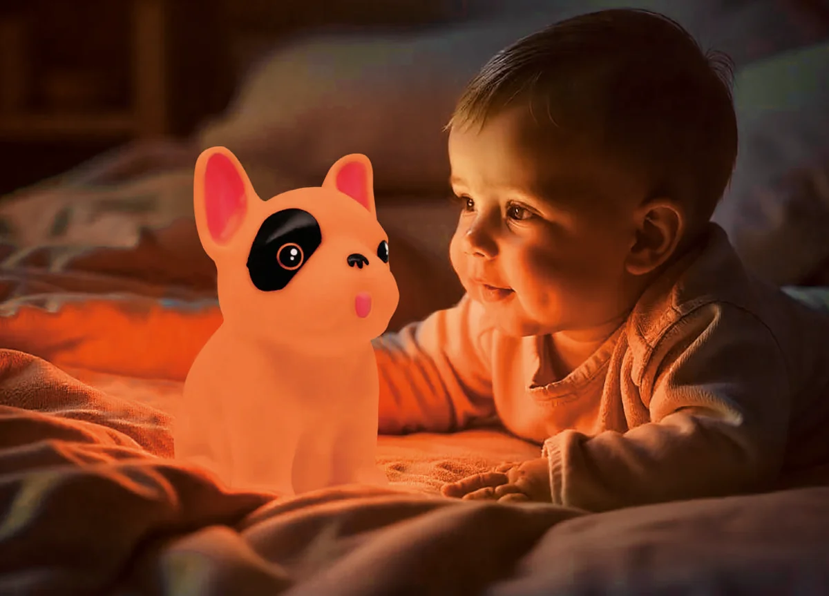 Un momento della sera con Baby Lamp Bulldog, foto dal catalogo