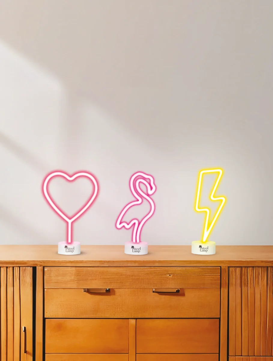 Neon da tavolo Heart, Flamingo e Flash su una cassettiera